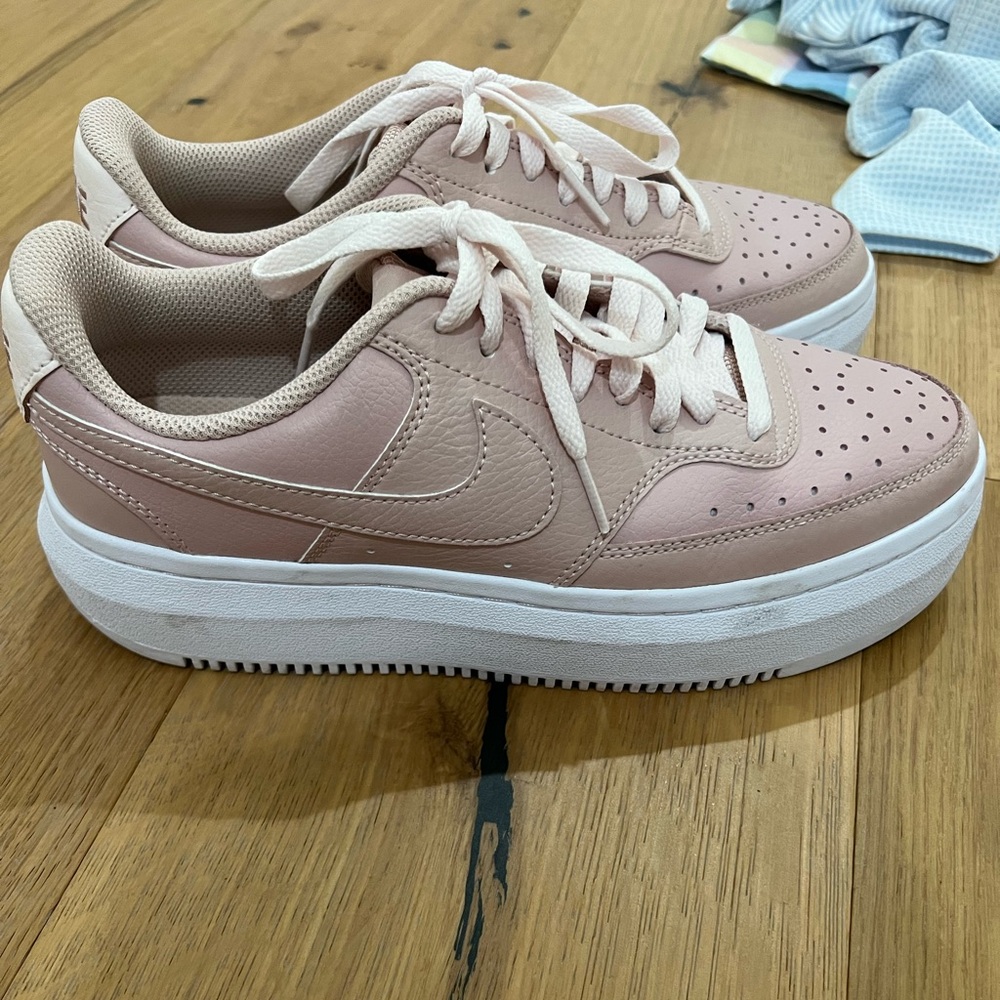 Nike women’s sneakers